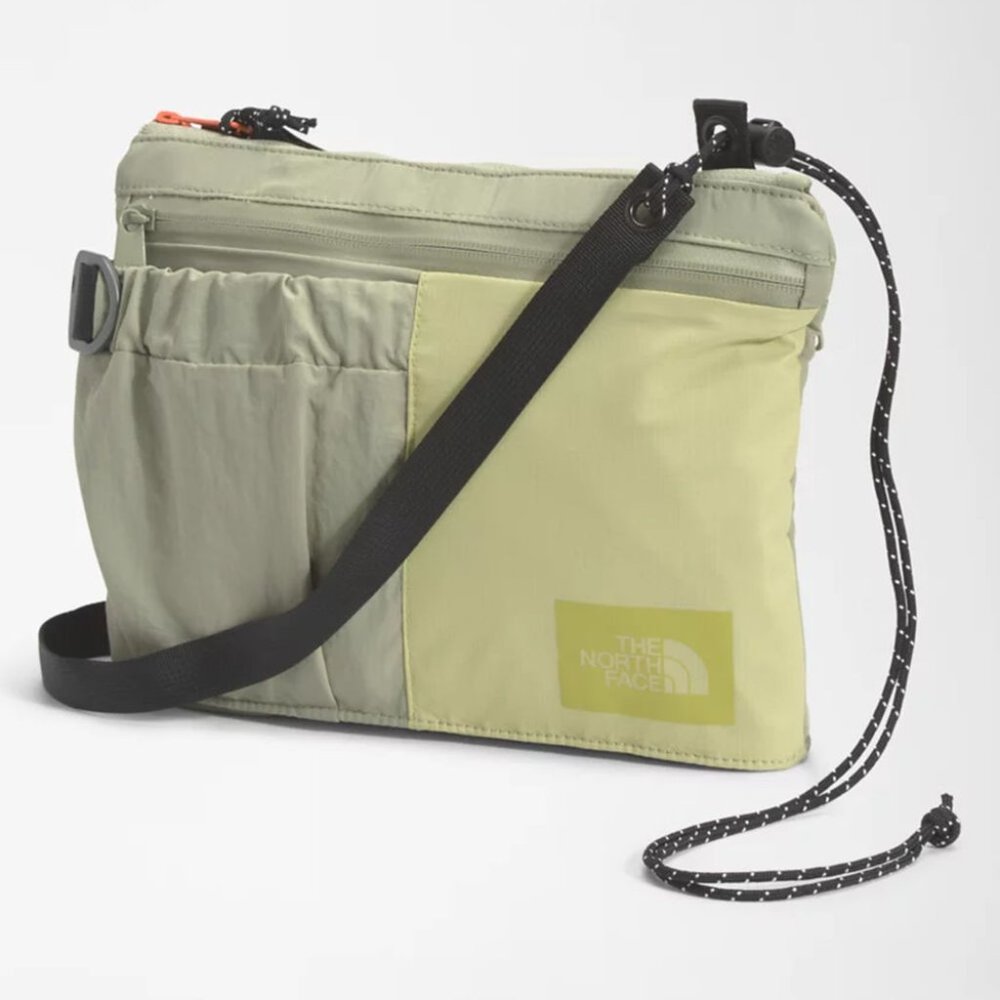 THE NORTH FACE Mountain Crossbody Bag TeaGreen - New With Tags - Picture 2 of 7